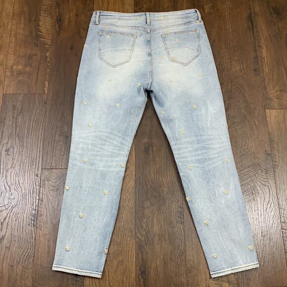 DRIFTWOOD Gizelle High Rise Embroidered Dizzy Daisy Distressed Light Wash Jeans - Picture 7 of 8